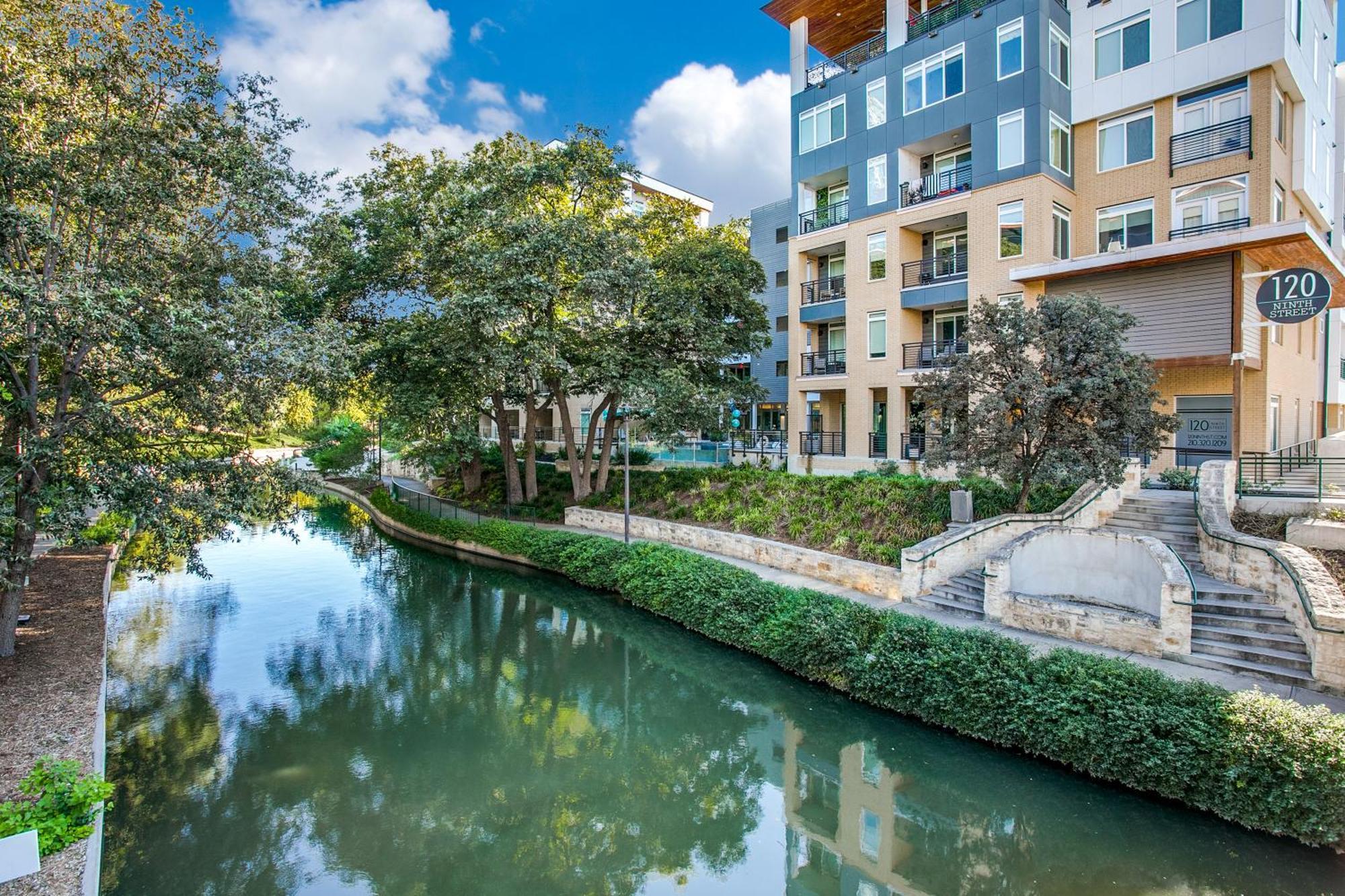 Lush Downtown Condo On Riverwalk W King Ste, Free Parking, Pet Friendly, Centrally Located On Riverwalk San Antonio Kültér fotó