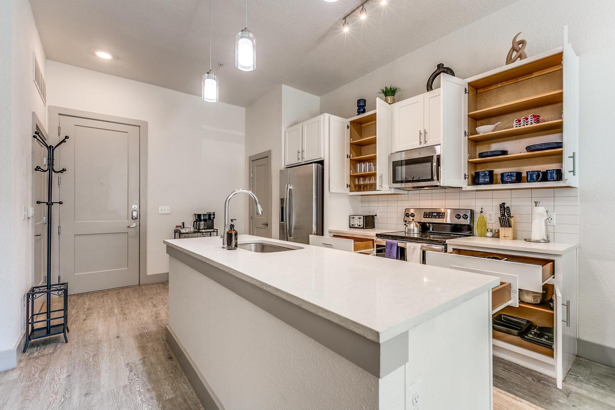 Lush Downtown Condo On Riverwalk W King Ste, Free Parking, Pet Friendly, Centrally Located On Riverwalk San Antonio Kültér fotó