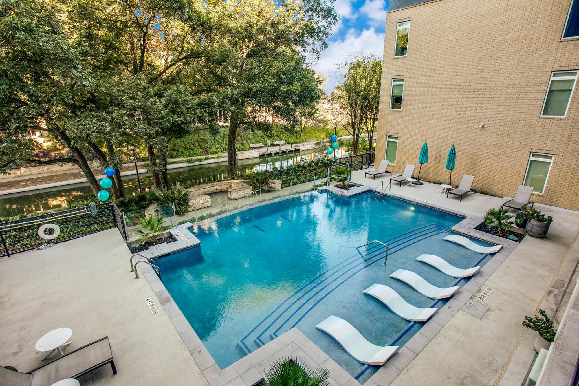 Lush Downtown Condo On Riverwalk W King Ste, Free Parking, Pet Friendly, Centrally Located On Riverwalk San Antonio Kültér fotó