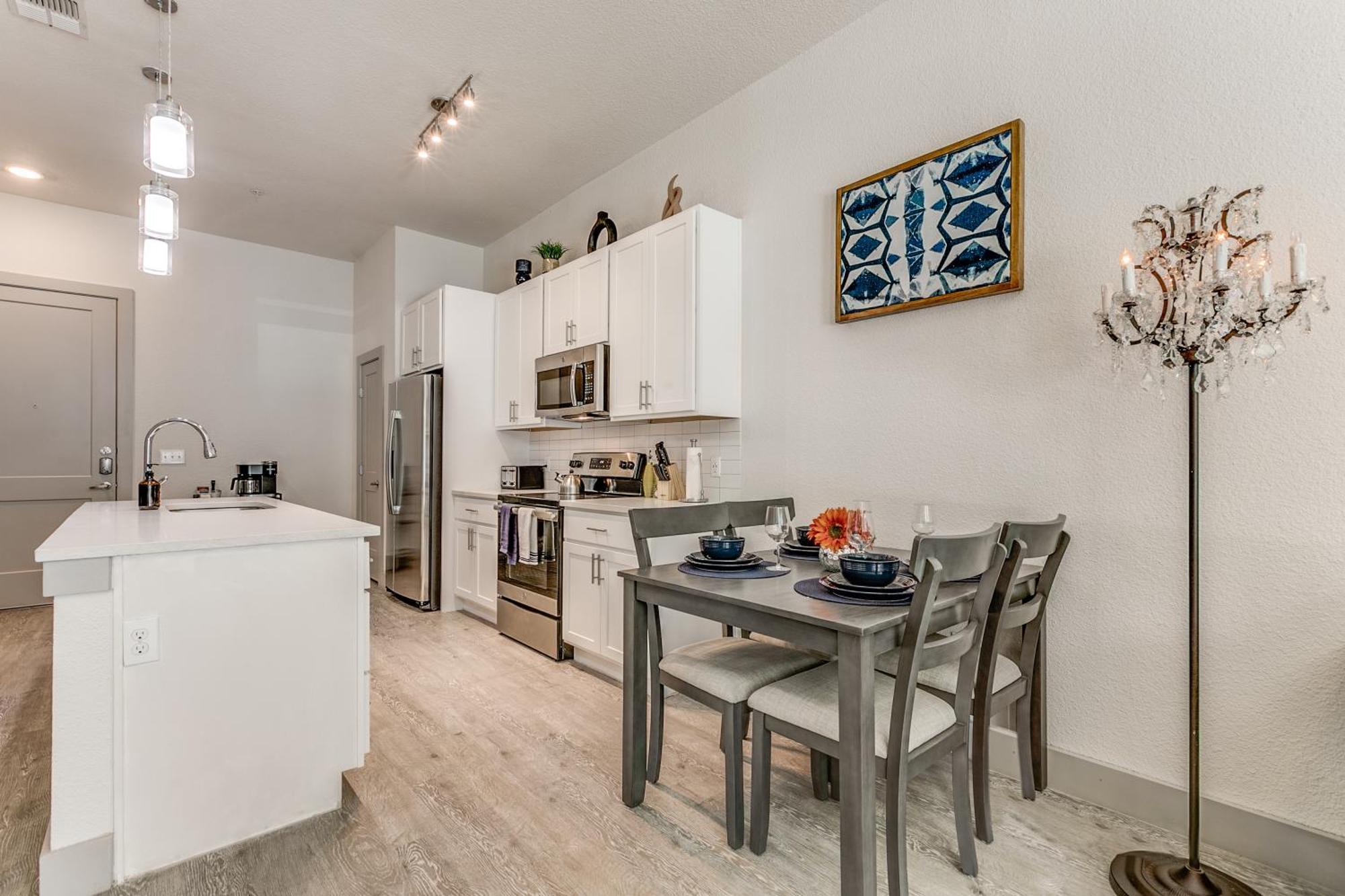 Lush Downtown Condo On Riverwalk W King Ste, Free Parking, Pet Friendly, Centrally Located On Riverwalk San Antonio Kültér fotó