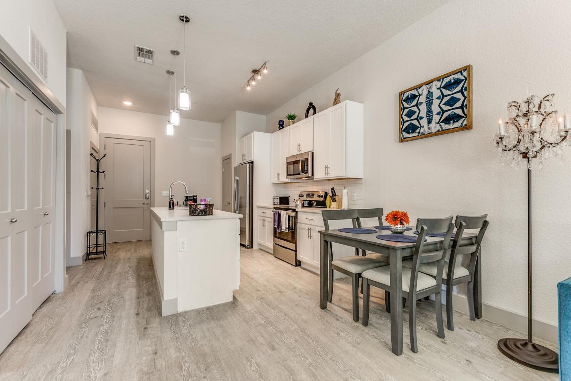 Lush Downtown Condo On Riverwalk W King Ste, Free Parking, Pet Friendly, Centrally Located On Riverwalk San Antonio Kültér fotó