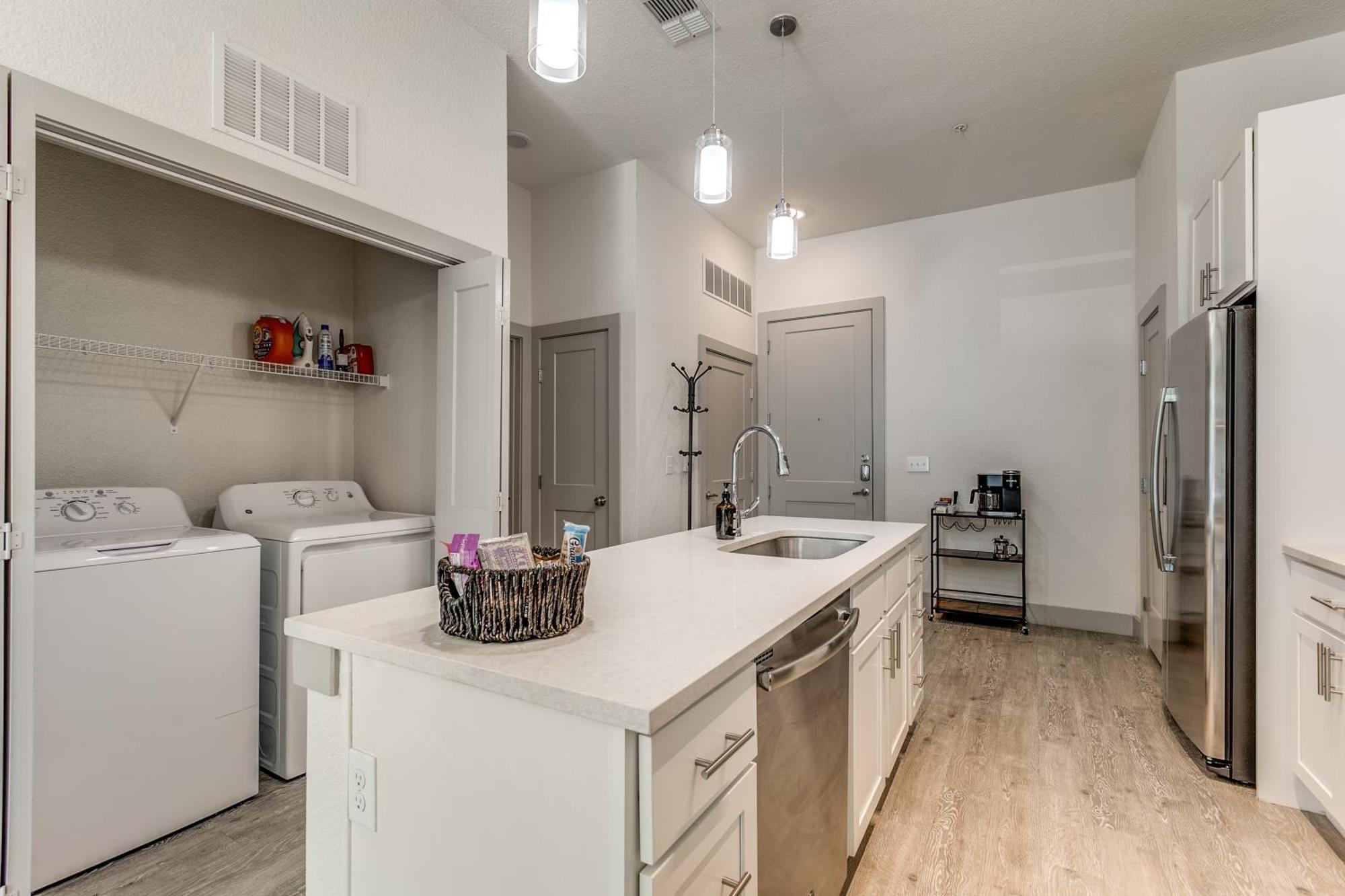 Lush Downtown Condo On Riverwalk W King Ste, Free Parking, Pet Friendly, Centrally Located On Riverwalk San Antonio Kültér fotó