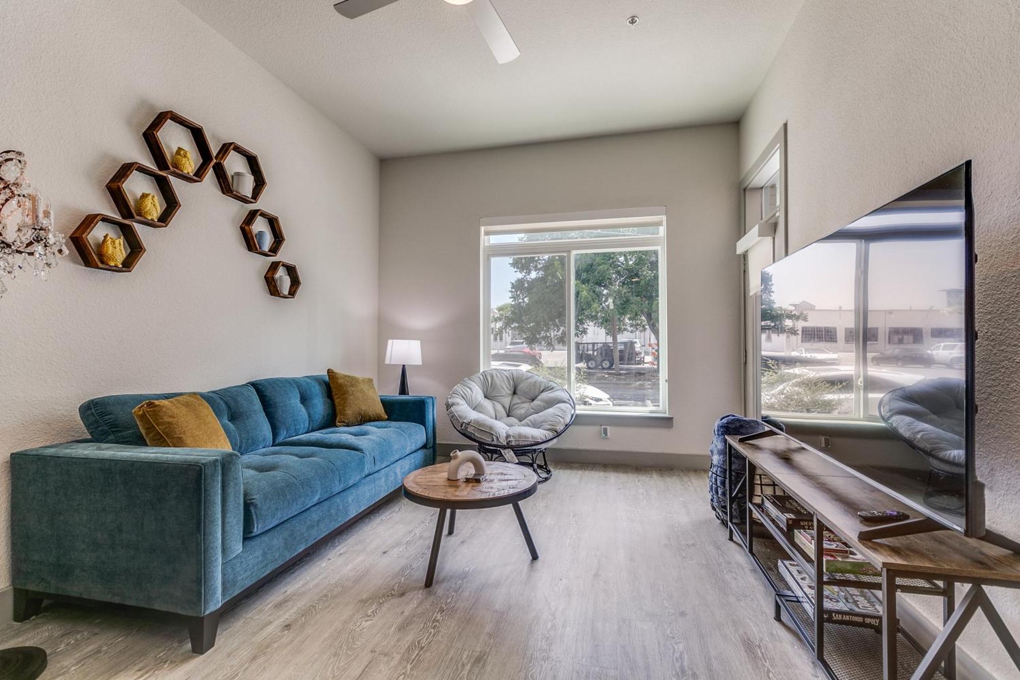 Lush Downtown Condo On Riverwalk W King Ste, Free Parking, Pet Friendly, Centrally Located On Riverwalk San Antonio Kültér fotó