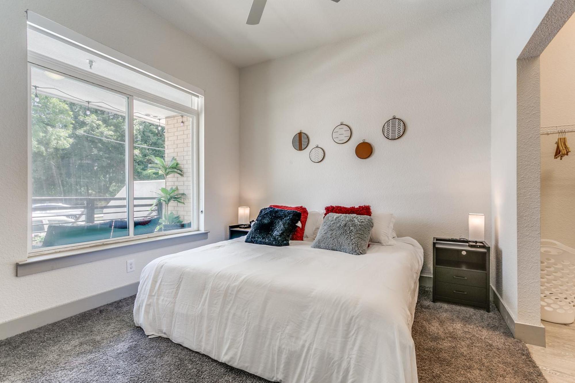 Lush Downtown Condo On Riverwalk W King Ste, Free Parking, Pet Friendly, Centrally Located On Riverwalk San Antonio Kültér fotó
